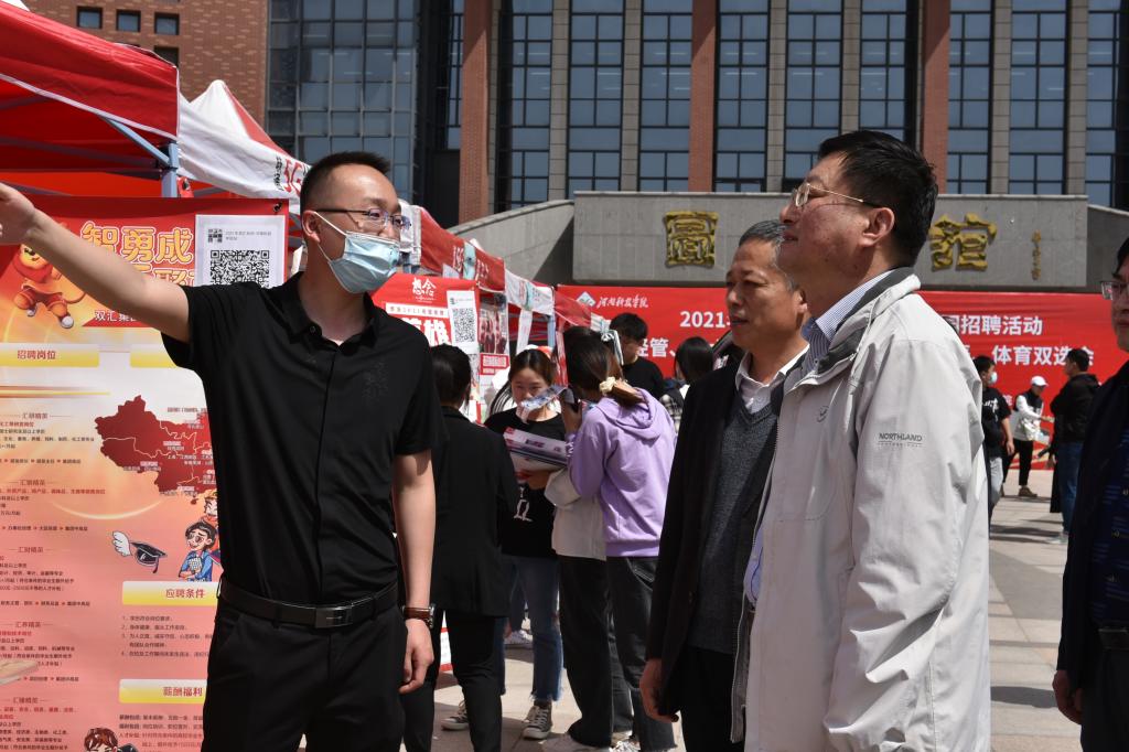副校长何松林现场指导