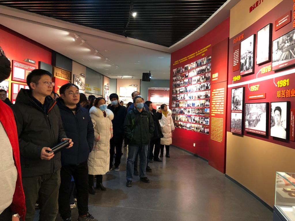 现场参观学习