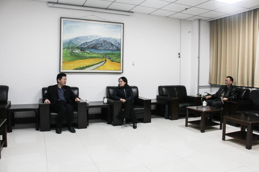 校党委书记周志远与共青团河南省委书记王艺座谈